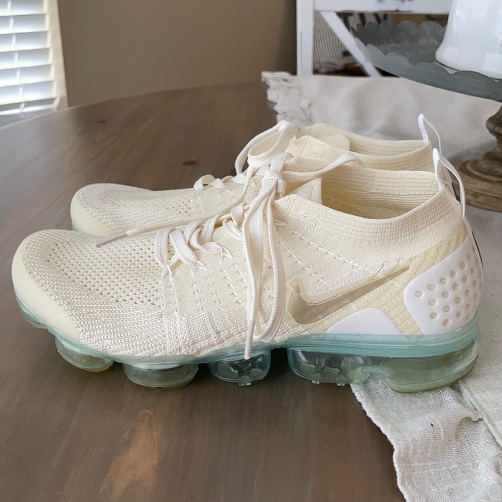 Nike cream vapor max